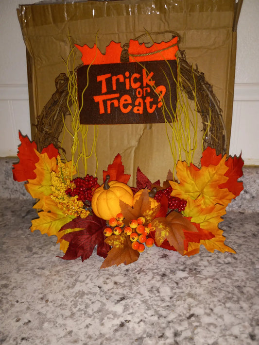 12” Halloween Wreath w Trick or Treat sign